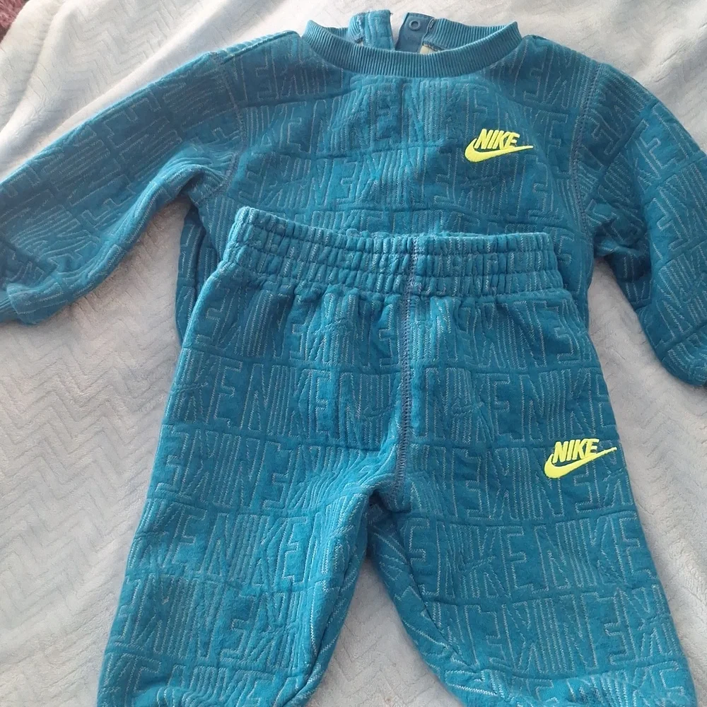 Nike toddler sweatshirt and joggers set, size 12 months, color blue